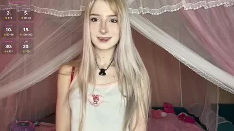 Snapshot of onlyeva1 chatting on 05/25/26, 08:42 Eva online show from 05/25/26, 08:42