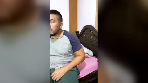 Snapshot of onlyfree_sexx chatting on 05/25/26, 04:18 Sebastian online show from 05/25/26, 04:18