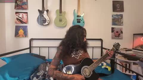 Snapshot of onlystrings chatting on 04/01/26, 09:12 Duo online show from 04/01/26, 09:12