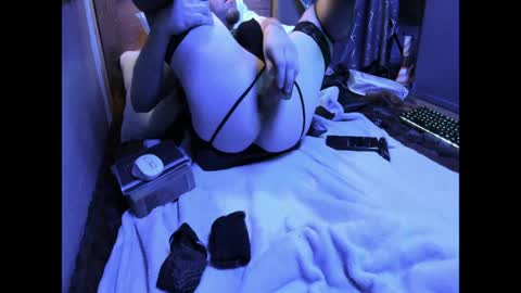 Snapshot of onthatlevel21 chatting on 04/25/26, 09:01 Tyrant King online show from 04/25/26, 09:01