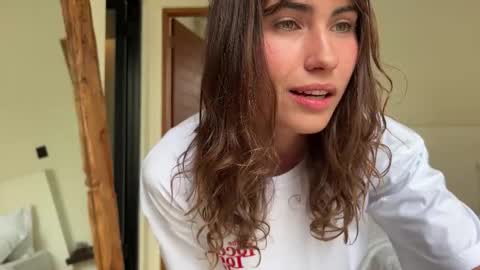 Snapshot of oofbabe__ chatting on 10/20/25, 10:10 Helen online show from 10/20/25, 10:10