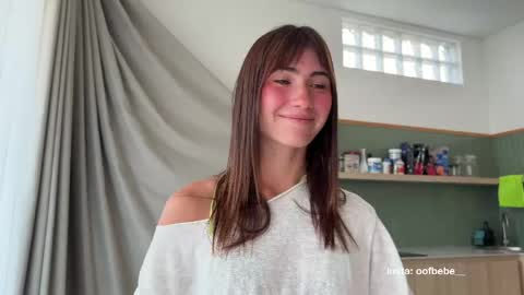Snapshot of oofbabe__ chatting on 06/05/26, 10:48 Helen online show from 06/05/26, 10:48