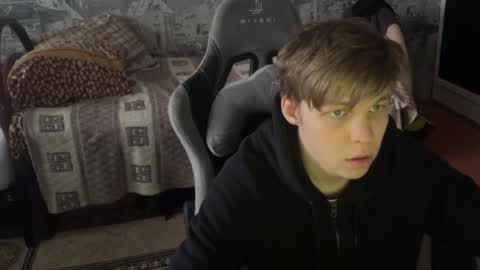 Snapshot of oofcblesssexx chatting on 02/08/25, 01:33 bless god online show from 02/08/25, 01:33