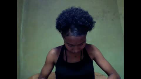 Snapshot of oolyette chatting on 09/12/25, 11:43 oolyette online show from 09/12/25, 11:43