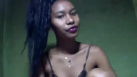 Snapshot of oolyette chatting on 09/17/25, 06:37 oolyette online show from 09/17/25, 06:37