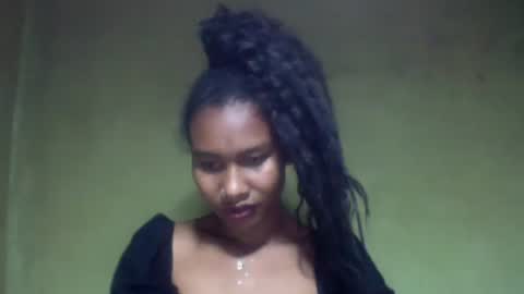 Snapshot of oolyette chatting on 09/22/25, 03:36 oolyette online show from 09/22/25, 03:36
