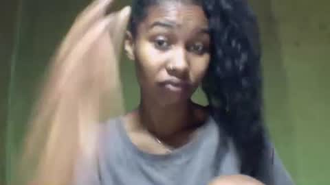 Snapshot of oolyette chatting on 10/03/25, 08:00 oolyette online show from 10/03/25, 08:00