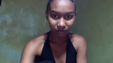 Snapshot of oolyette chatting on 11/11/25, 09:20 oolyette online show from 11/11/25, 09:20