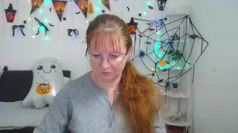 Snapshot of oovanessahotts chatting on 10/18/25, 06:26 Vanessa online show from 10/18/25, 06:26
