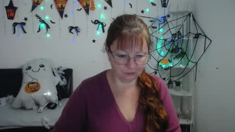 Snapshot of oovanessahotts chatting on 10/27/25, 06:17 Vanessa online show from 10/27/25, 06:17