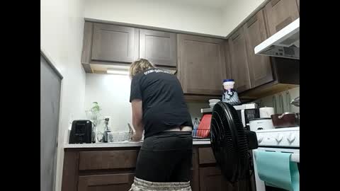 Snapshot of opalockajoe chatting on 12/13/24, 04:22 TsJojo online show from 12/13/24, 04:22