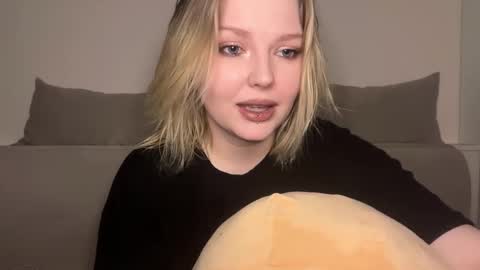 Snapshot of opheliaritz chatting on 03/20/26, 12:37 Ophelia online show from 03/20/26, 12:37