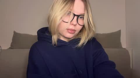 Snapshot of opheliaritz chatting on 03/23/26, 10:47 Ophelia online show from 03/23/26, 10:47