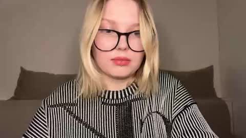 Snapshot of opheliaritz chatting on 03/25/26, 11:22 Ophelia online show from 03/25/26, 11:22