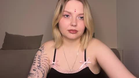 Snapshot of opheliaritz chatting on 03/29/26, 10:43 Ophelia online show from 03/29/26, 10:43