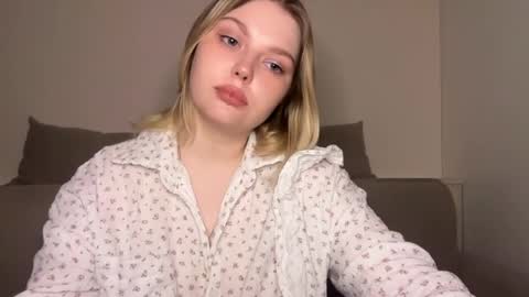 Snapshot of opheliaritz chatting on 03/31/26, 10:10 Ophelia online show from 03/31/26, 10:10