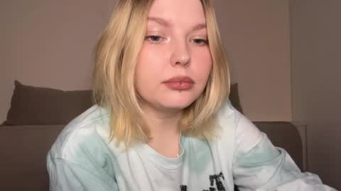 Snapshot of opheliaritz chatting on 04/04/26, 10:40 Ophelia online show from 04/04/26, 10:40