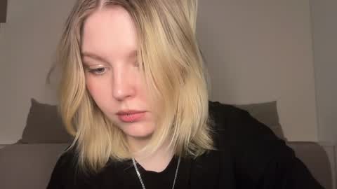 Snapshot of opheliaritz chatting on 04/05/26, 10:29 Ophelia online show from 04/05/26, 10:29