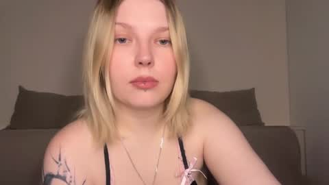 Snapshot of opheliaritz chatting on 04/08/26, 10:43 Ophelia online show from 04/08/26, 10:43