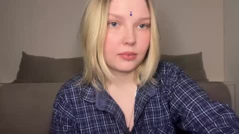 Snapshot of opheliaritz chatting on 04/10/26, 10:14 Ophelia online show from 04/10/26, 10:14