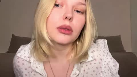 Snapshot of opheliaritz chatting on 04/13/26, 11:54 Ophelia online show from 04/13/26, 11:54