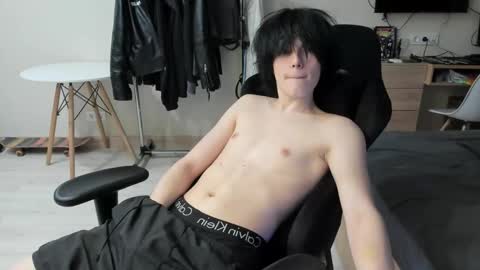 Snapshot of opiunarium chatting on 03/25/26, 06:47 Bella and John online show from 03/25/26, 06:47