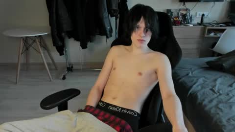 Snapshot of opiunarium chatting on 04/05/26, 04:20 Bella and John online show from 04/05/26, 04:20