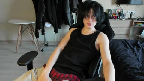 Snapshot of opiunarium chatting on 04/05/26, 04:26 Bella and John online show from 04/05/26, 04:26