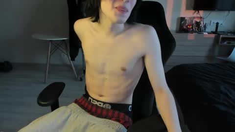 Snapshot of opiunarium chatting on 04/10/26, 04:55 Bella and John online show from 04/10/26, 04:55