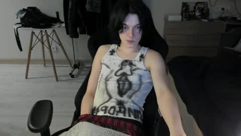 Bella and John online show from 06/04/26, 08:48