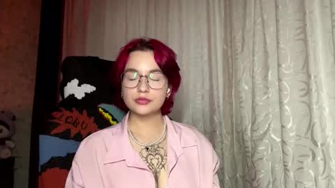 Snapshot of orahisle chatting on 10/19/25, 01:56 Thea online show from 10/19/25, 01:56