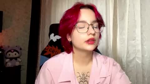 Snapshot of orahisle chatting on 10/20/25, 01:22 Thea online show from 10/20/25, 01:22