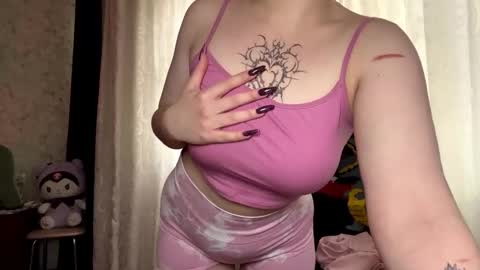 Snapshot of orahisle chatting on 10/24/25, 01:07 Thea online show from 10/24/25, 01:07