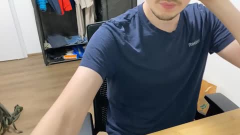 Snapshot of orders19 chatting on 11/13/25, 07:35 Woody online show from 11/13/25, 07:35