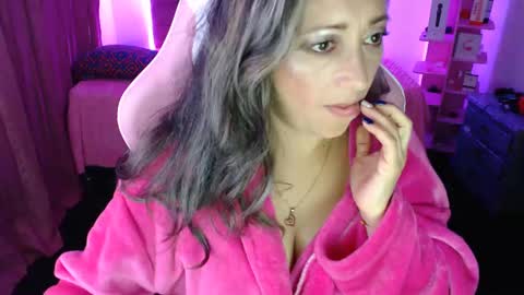 Snapshot of oriana_100 chatting on 03/12/25, 06:07 oriana_100 online show from 03/12/25, 06:07