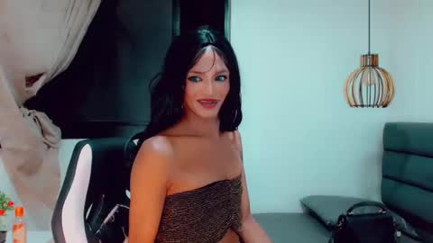 Snapshot of oriana_braom chatting on 01/19/25, 01:43 Oriana braom online show from 01/19/25, 01:43