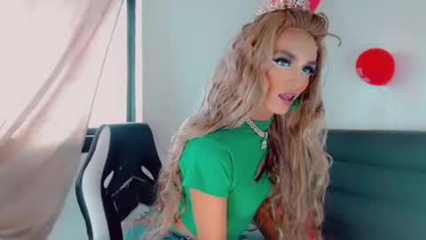 Snapshot of oriana_braom chatting on 02/15/25, 07:17 Oriana braom online show from 02/15/25, 07:17