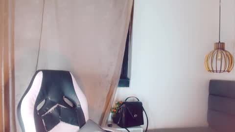 Snapshot of oriana_braom chatting on 02/19/25, 09:50 Oriana braom online show from 02/19/25, 09:50