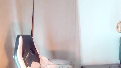 Snapshot of oriana_braom chatting on 02/20/25, 01:25 Oriana braom online show from 02/20/25, 01:25