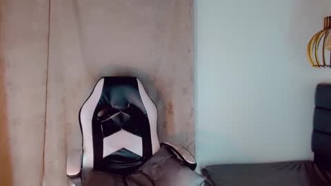 Snapshot of oriana_braom chatting on 02/25/25, 02:03 Oriana braom online show from 02/25/25, 02:03