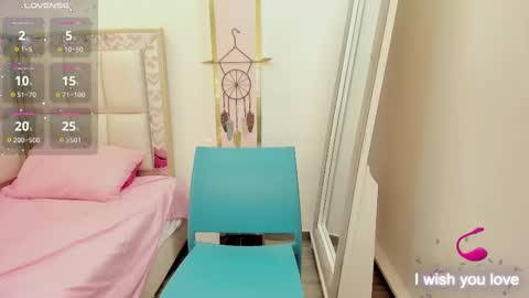 Snapshot of oriana_davis chatting on 03/07/25, 12:58 Oriana online show from 03/07/25, 12:58