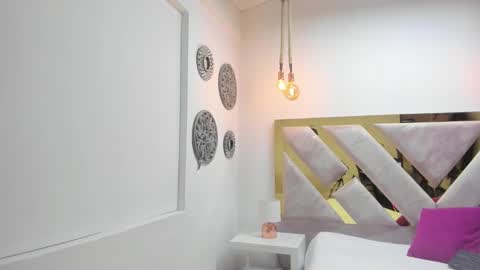 Miss Guzman  online show from 02/19/25, 08:41