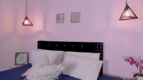 Miss Guzman  online show from 09/11/25, 11:49