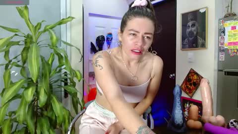 Oriana online show from 10/14/25, 10:38