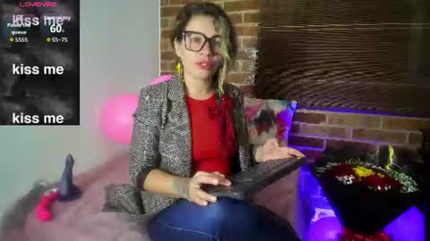 Snapshot of oriana_thomson2 chatting on 06/23/26, 01:03 Oriana online show from 06/23/26, 01:03