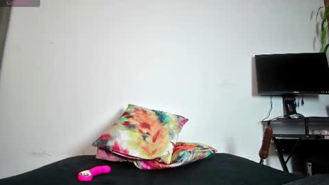 Snapshot of oriana_thomson2 chatting on 07/14/26, 02:05 Oriana online show from 07/14/26, 02:05
