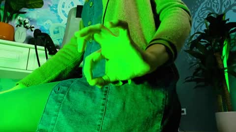 Orianna -  Hi Im into geek culture cosplay crafting LARP games. Shall we play DnD online show from 12/30/24, 04:08