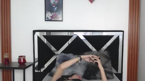 ORIANNA online show from 10/24/25, 09:22