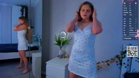 Snapshot of orivienne chatting on 05/08/26, 03:06 Dolores online show from 05/08/26, 03:06