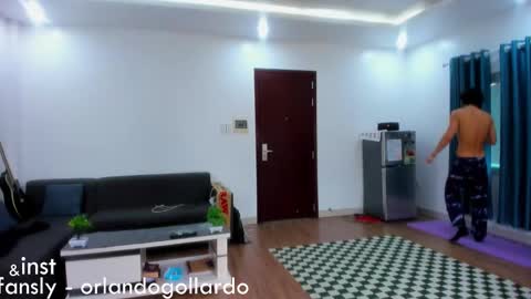 Snapshot of orlando__bloom chatting on 01/10/25, 08:18 Fansly and Instagram -  online show from 01/10/25, 08:18